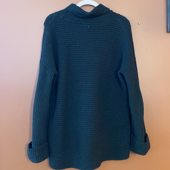 Pilcro ladies oversized sweater in size medium. - Picture 2 of 9